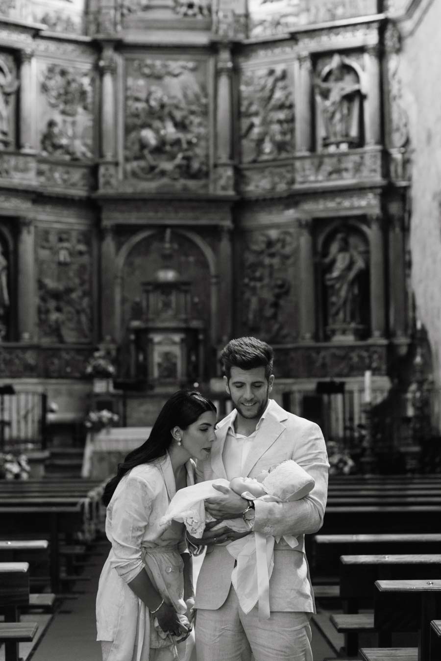 saskia fotografía, fotografo en salamanca, fotografo de bautizo en salamanca, familia en iglesia