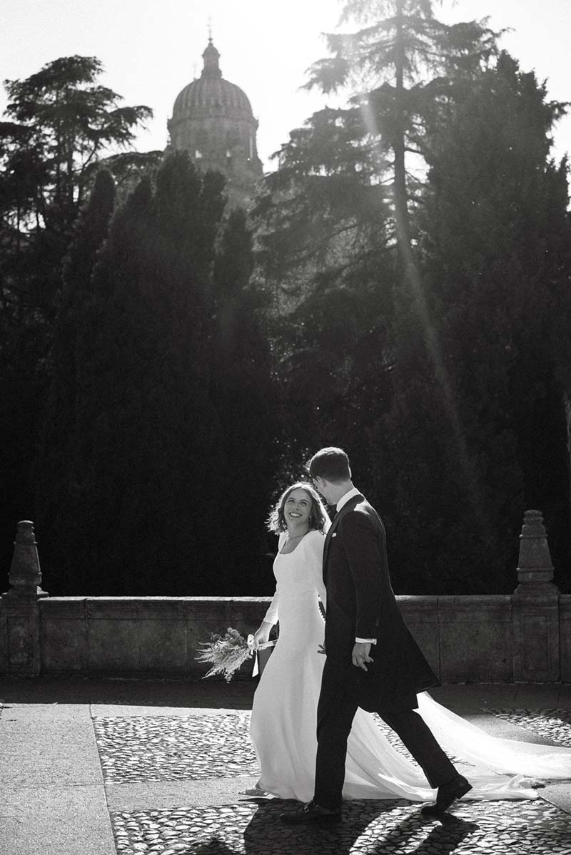 saskia fotografía, fotografo en salamanca, fotografo de bodas en salamanca, novios en blanco y negro