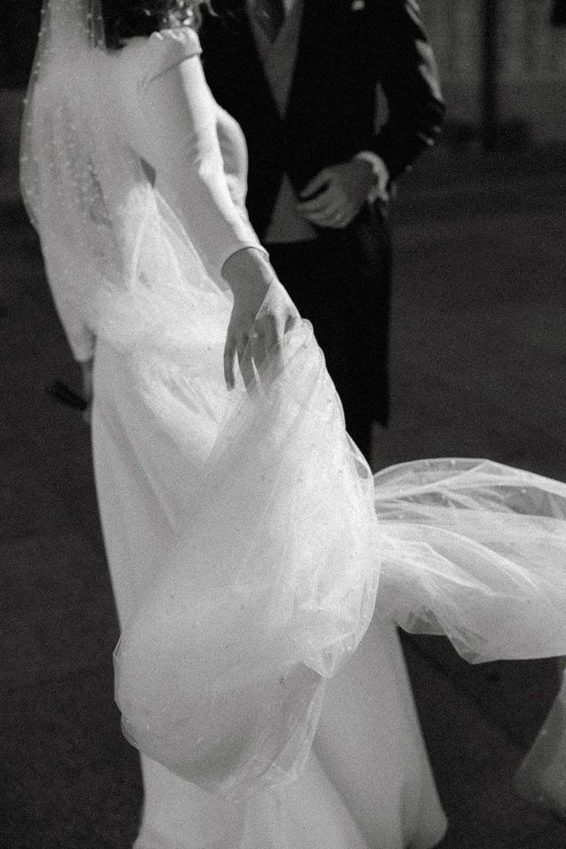 saskia fotografía, fotografo en salamanca, fotografo de bodas en salamanca, novios y detalle de vestido