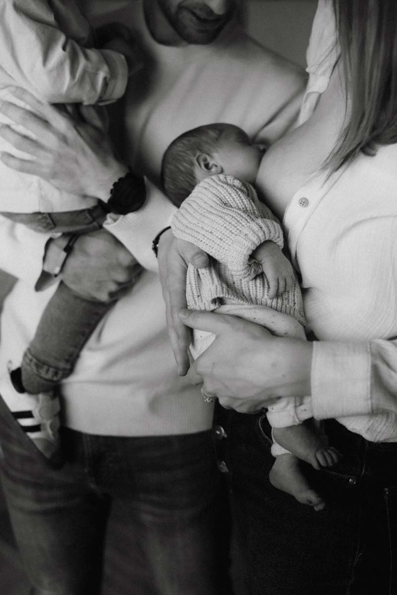 saskia fotografía, fotografo en salamanca, fotografia en familia, sesion de fotos de recien nacido con hermano