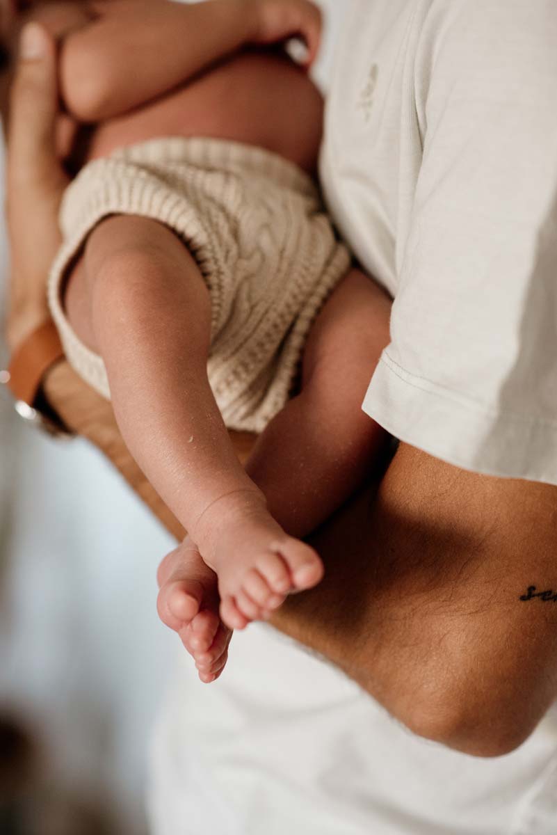 saskia fotografía, fotografo en salamanca, fotografia en familia, sesion de fotos de recien nacido con papa