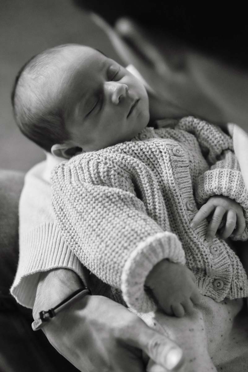 saskia fotografía, fotografo en salamanca, fotografia en familia, sesion de fotos de recien nacido en blanco y negro