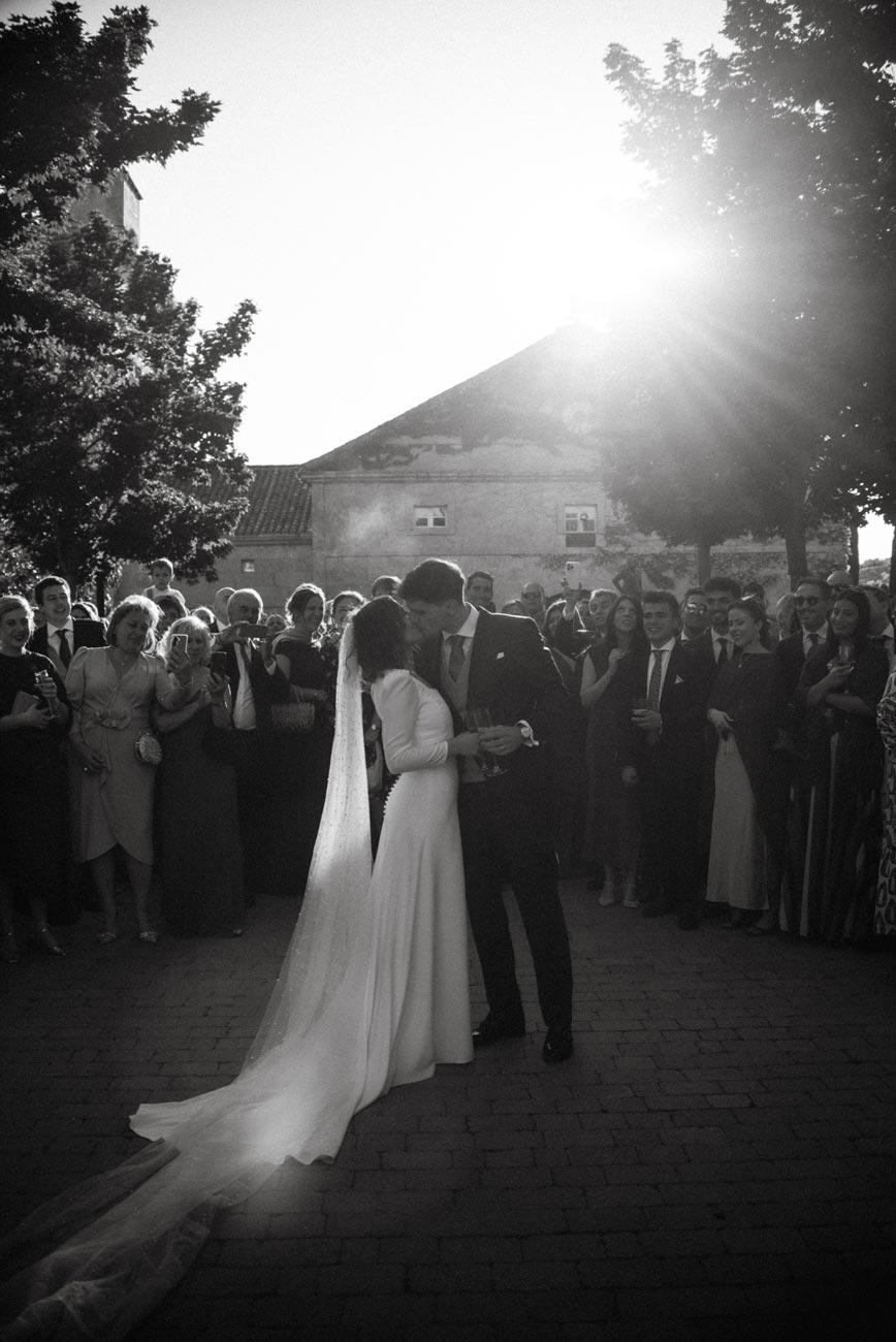 saskia fotografía, fotografo en salamanca, fotografo de bodas en salamanca, beso en blanco y negro