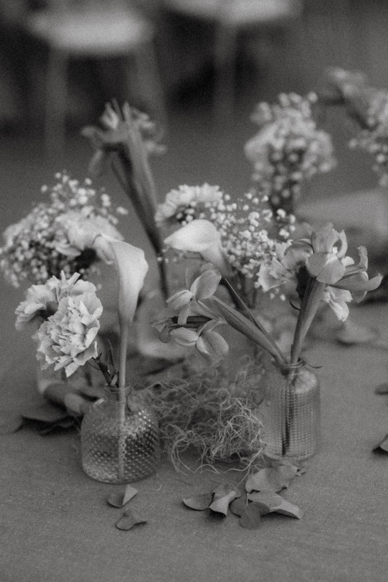 saskia fotografía, fotografo en salamanca, fotografo de bodas en salamanca, flores en la mesa