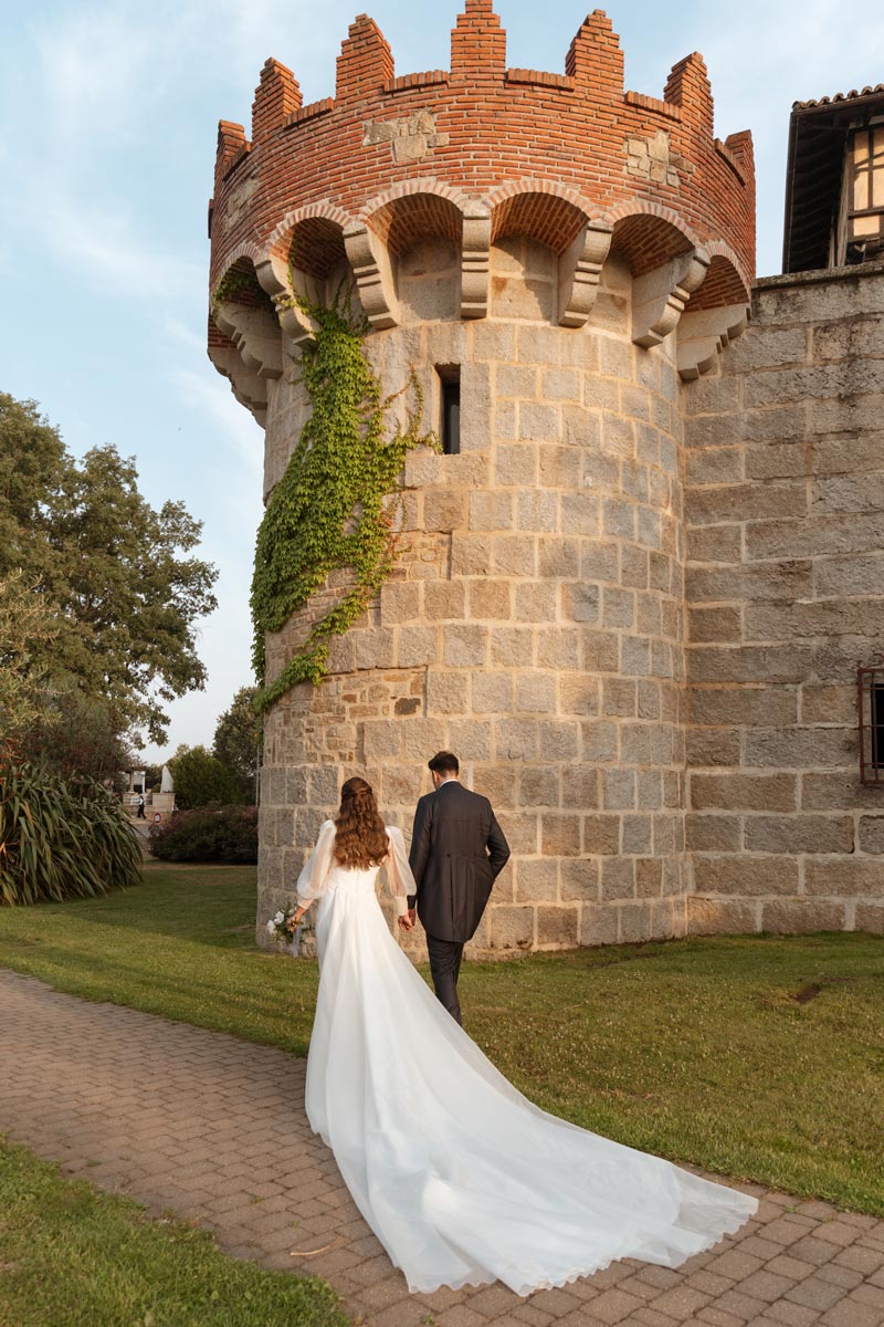 saskia fotografía, fotografo en salamanca, fotografo de bodas en salamanca, novios con el castillo