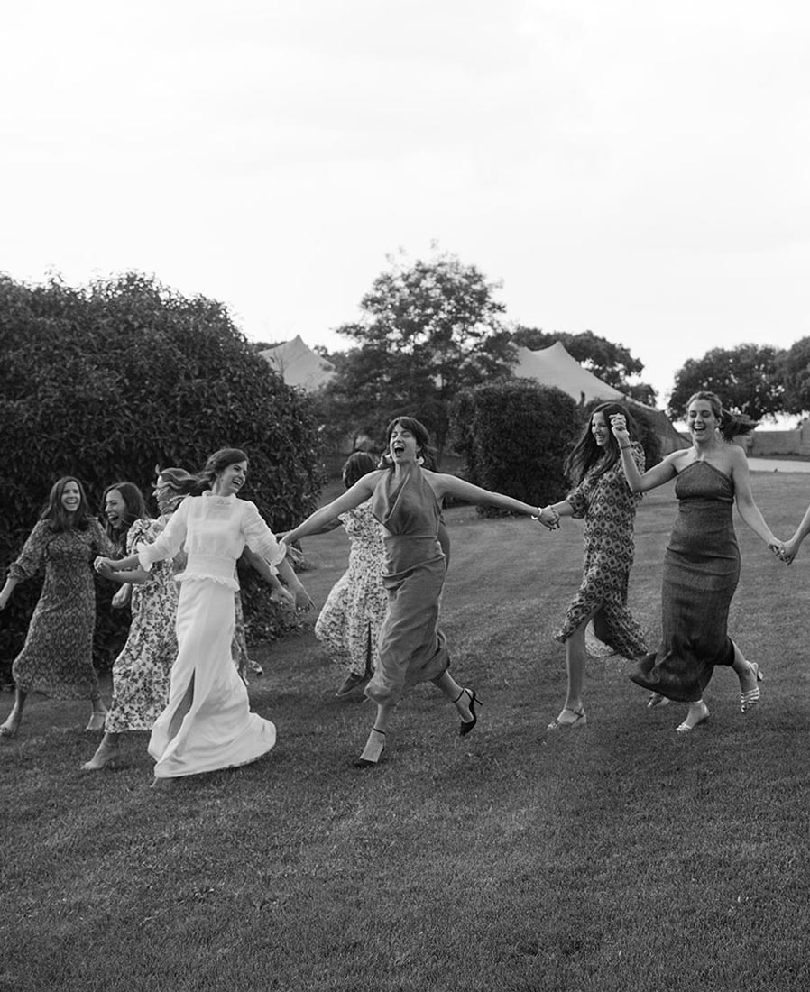 saskia fotografía, fotografo en salamanca, fotografo de bodas en salamanca, novia con las amigas
